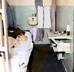 John Anglin's cell, with the artificial head visible