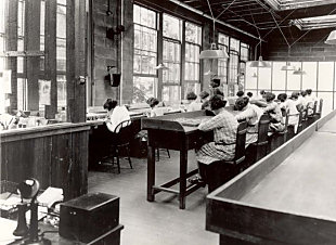 A US Radium dial painting factory